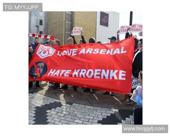 当今足坛仍在奋战的足球明星们的传奇故事与未来展望 当今足坛仍在奋战的足球明星们的传奇故事与未来展望