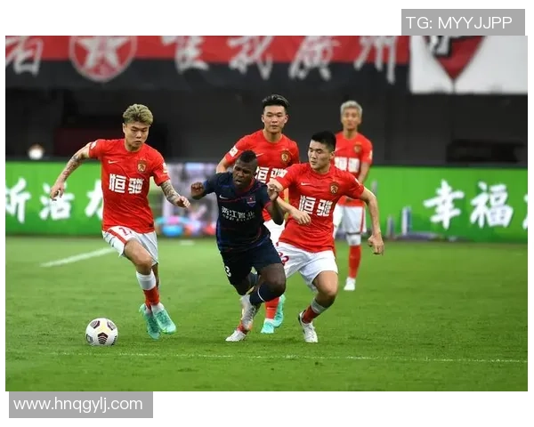 广州足球队速度之争引发热议球迷观点各异引人关注